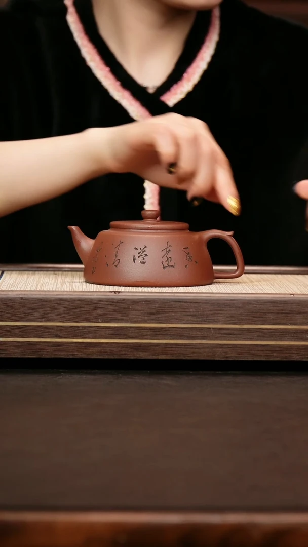 茶壶紫砂底槽清 香远逸清220cc 刻绘