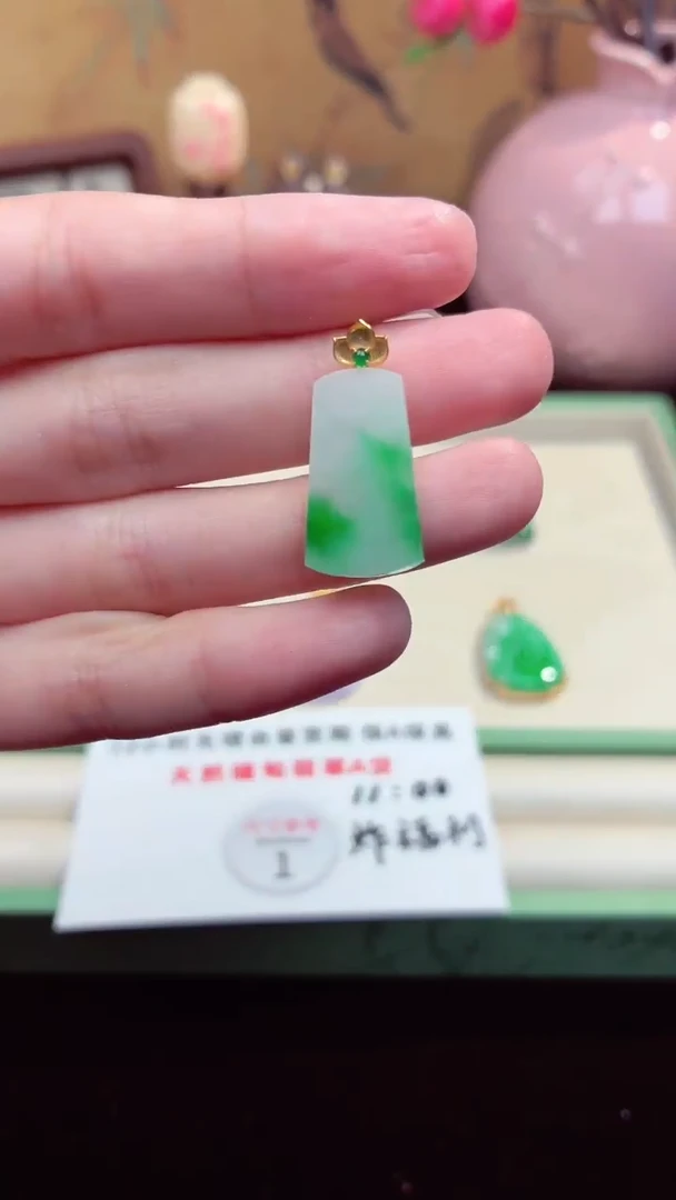 吊坠(赠链)未镶嵌翡翠翡翠吊坠56