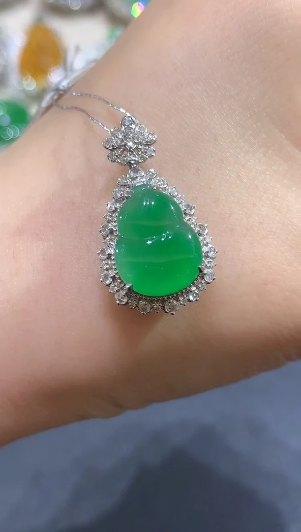 吊坠(不含链)18K金镶嵌翡翠吊坠（不含链）|15800