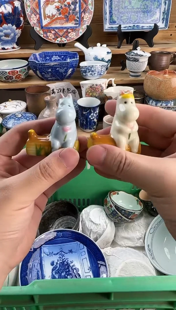 瓷片荷****牛瓷器      B   666