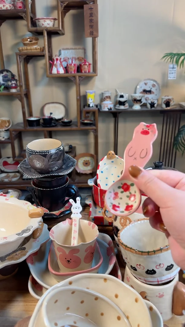 【闪购商品】猪猪勺子高温瓷器