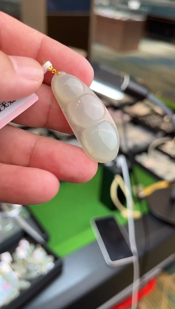 颈饰18K金镶嵌翡翠11101/多样性发一个