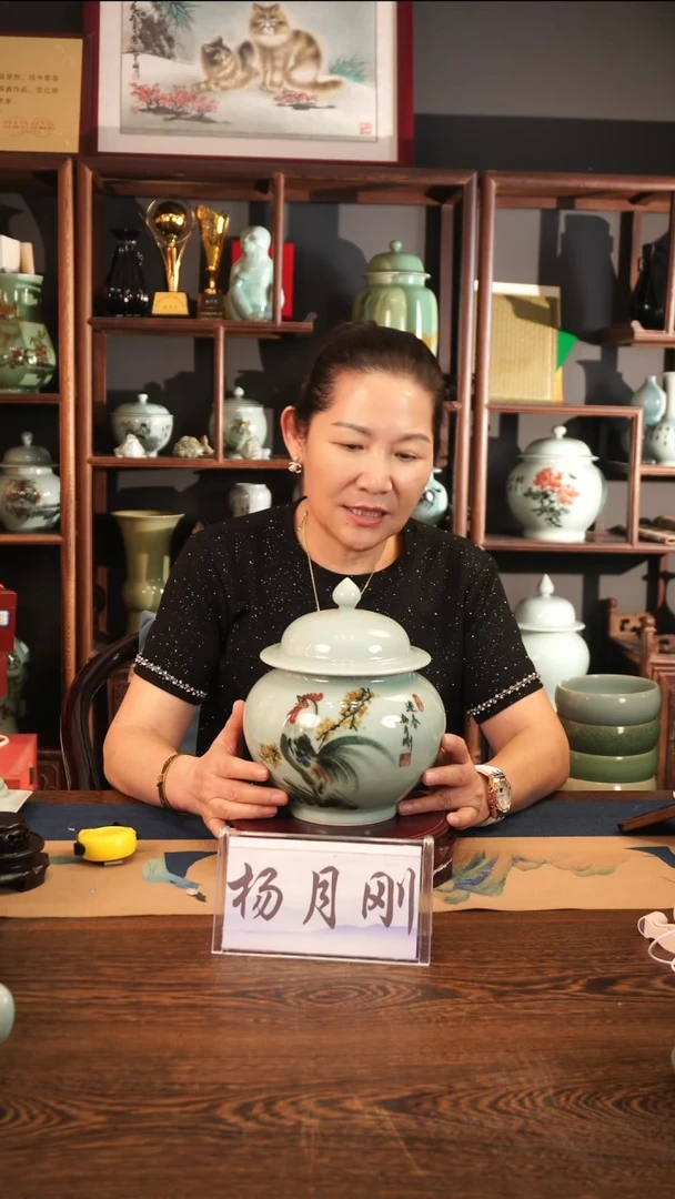 釉中彩 公鸡画 盖罐L