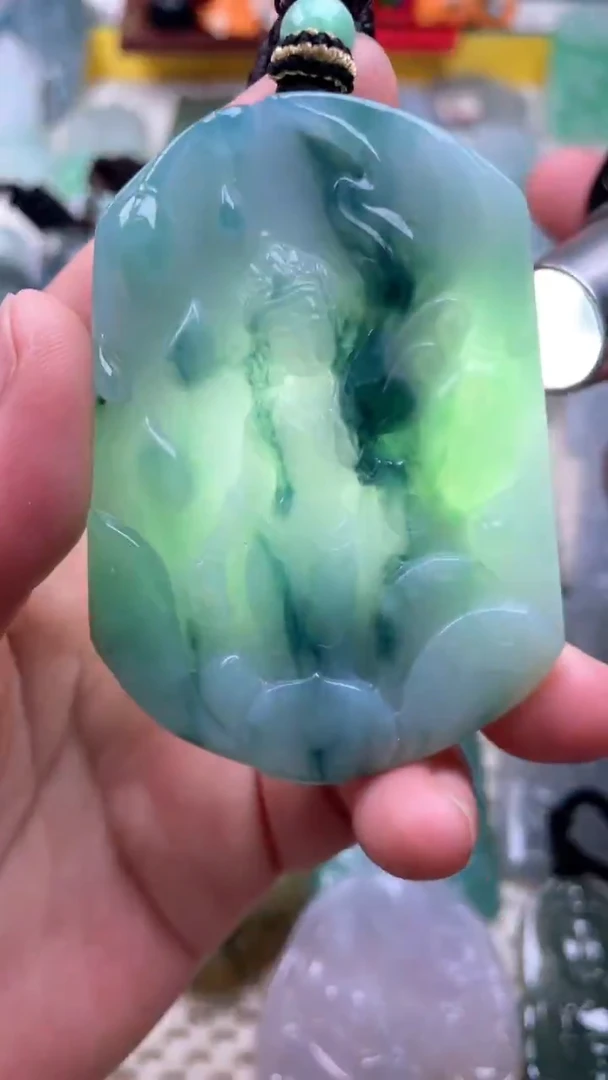 颈饰未镶嵌翡翠观音