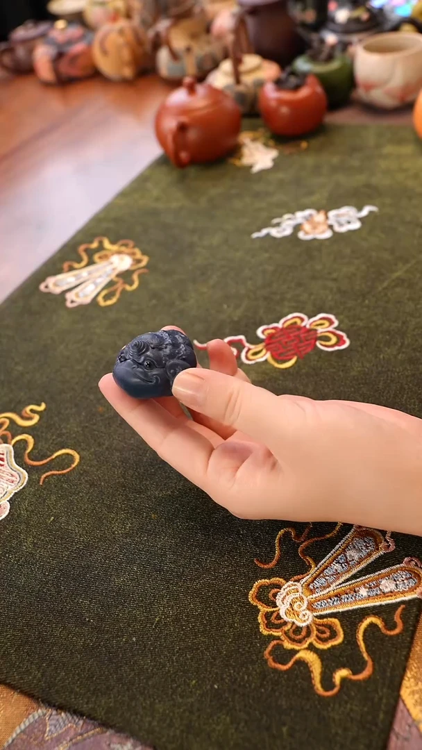 茶壶紫砂墨绿泥金蟾