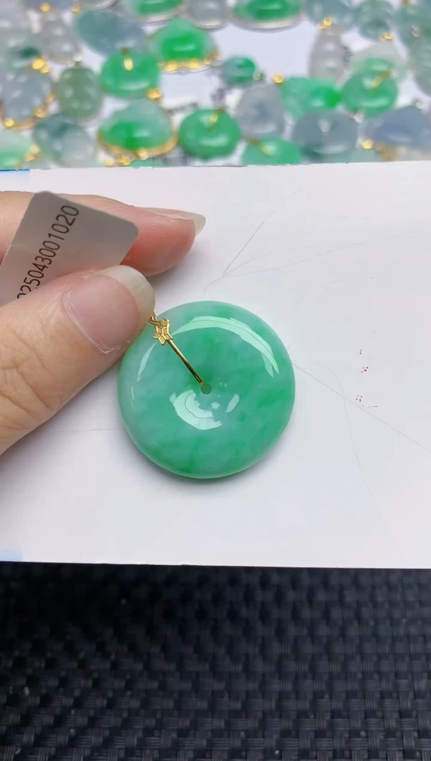 翡翠18K金镶嵌颈饰天然翡翠A货