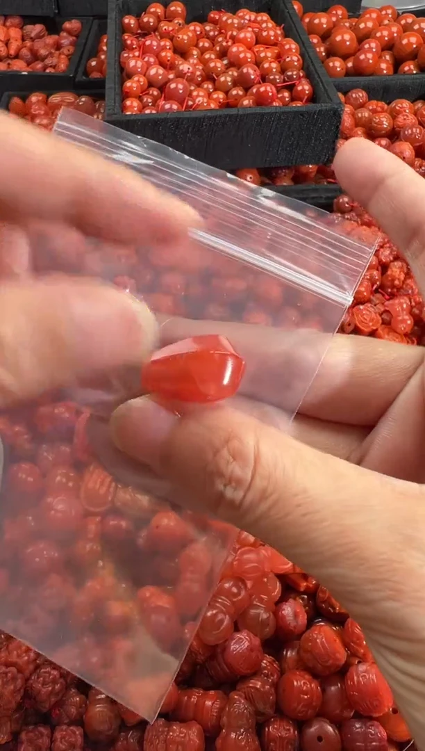 颈饰未镶嵌南红玛瑙1