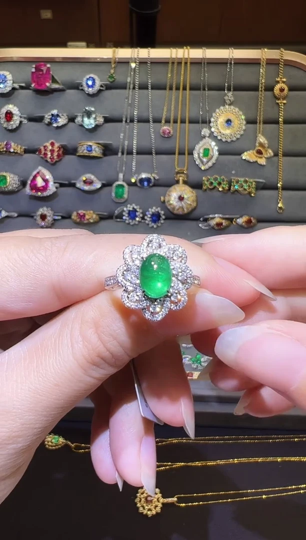 18K金镶嵌戒指祖母绿1.37ct