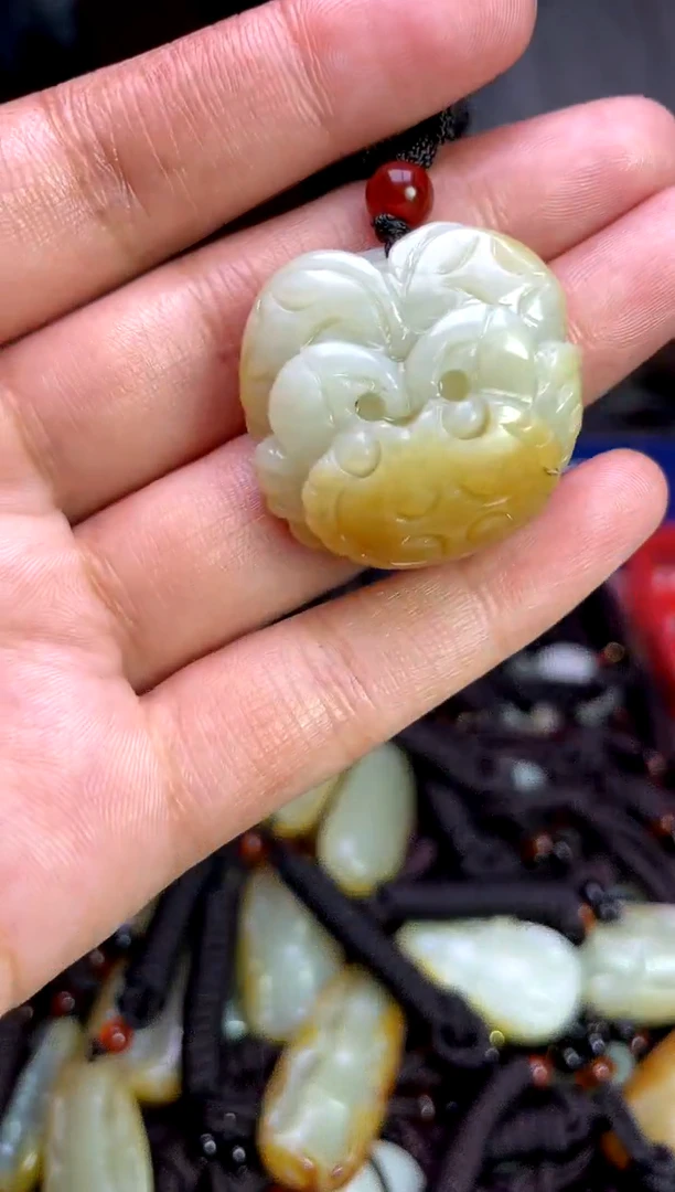 未镶嵌和田玉挂件1