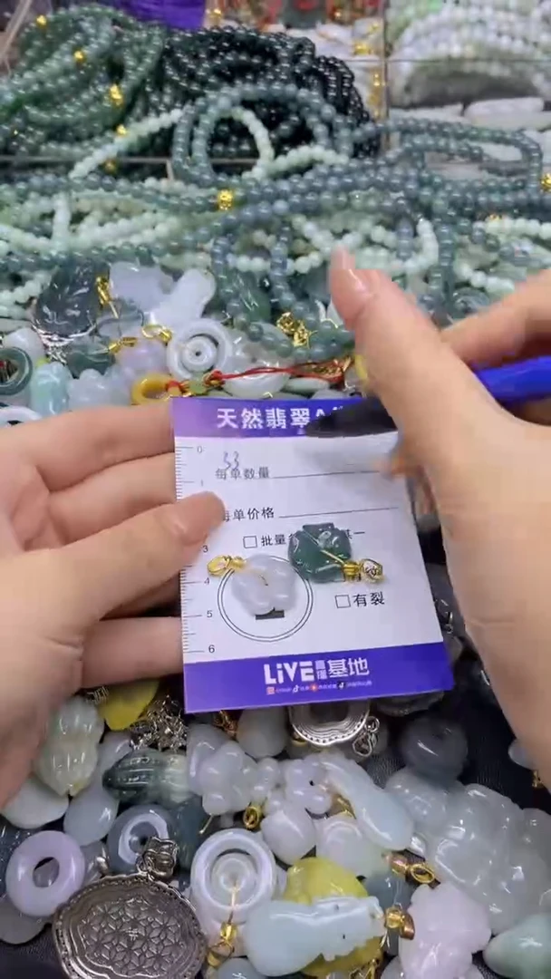 翡翠未镶嵌颈饰天然翡翠A货吊坠批量多样性发其一