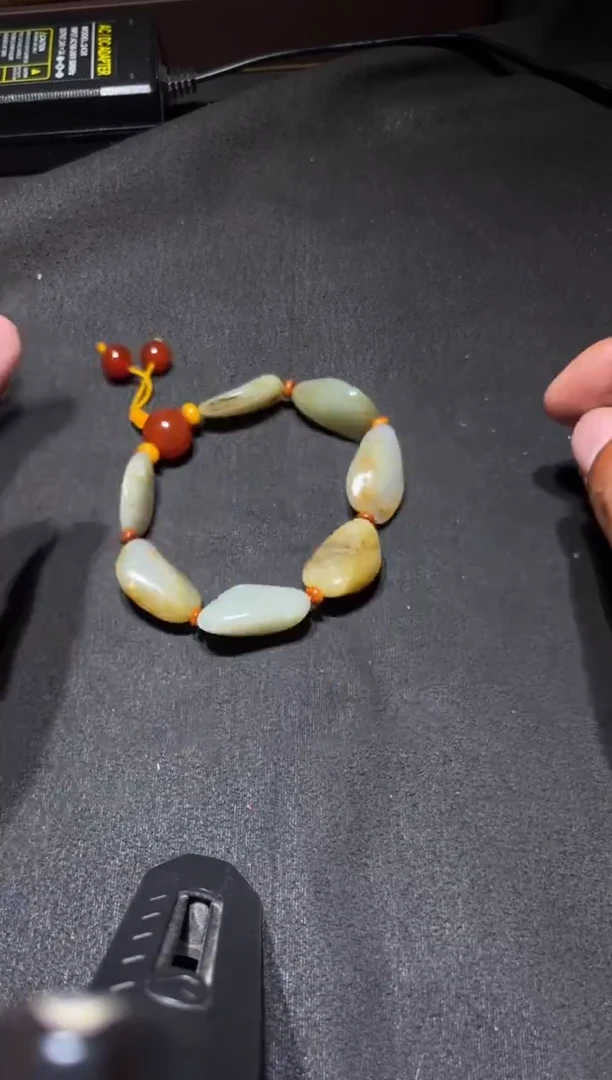 未镶嵌和田玉（糖玉）挂件和田玉