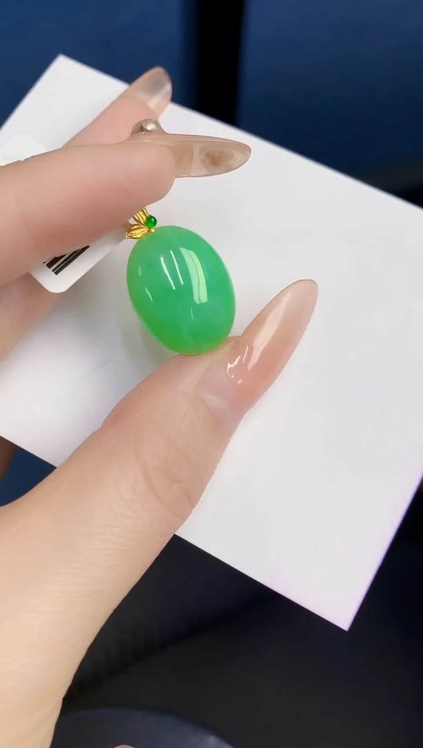 颈饰18K金镶嵌翡翠缅甸天然翡翠A货