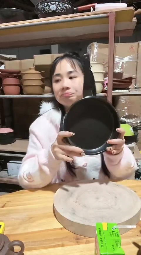 陶大瑕疵黑色手把煎盘打磨