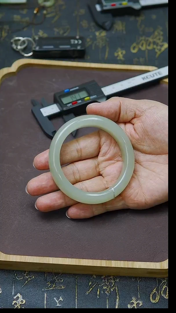 未镶嵌手镯和田玉59圈口  正装宽版晴水手镯