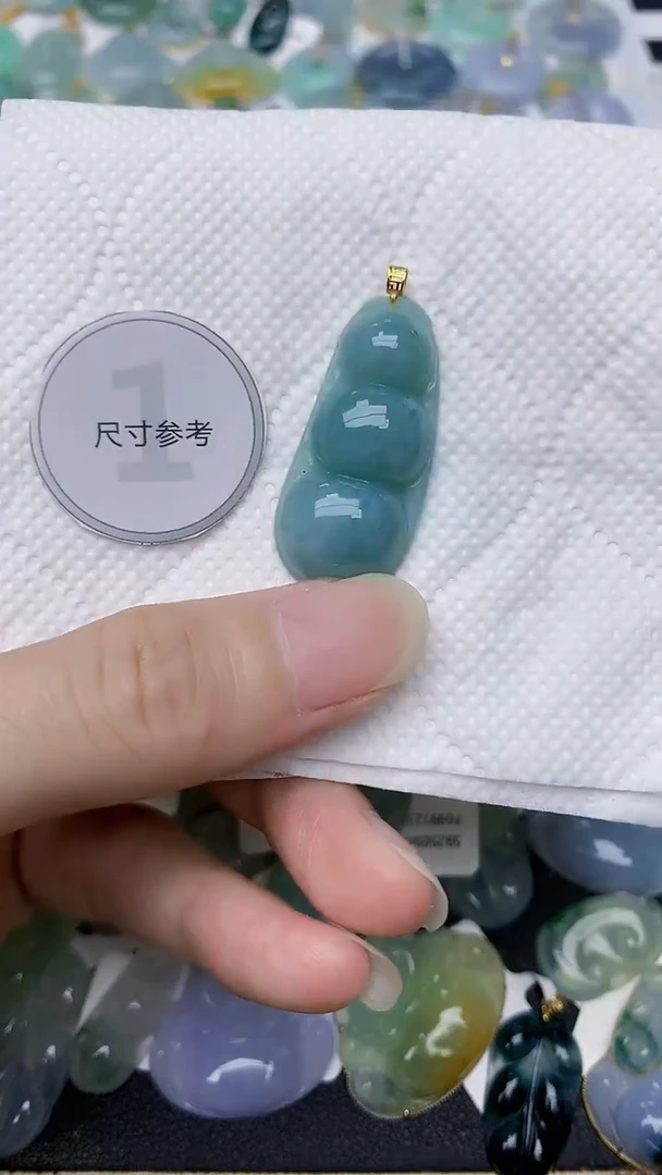 颈饰18K金镶嵌翡翠天然A货翡翠