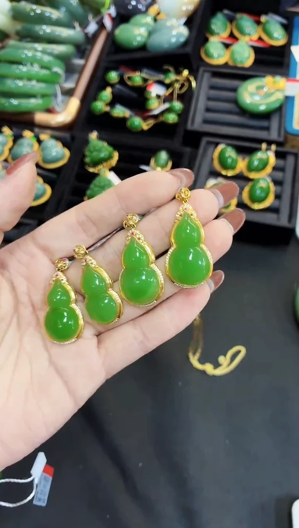 吊坠(赠链)18K金镶嵌和田玉多样性发一