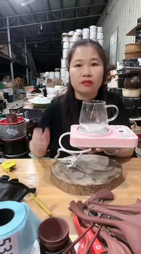 陶粉色炉子送玻璃杯