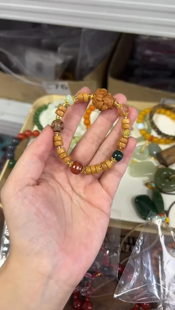 手串檀香木未镶嵌老檀香木九尾狐多宝药片款手链[0651]