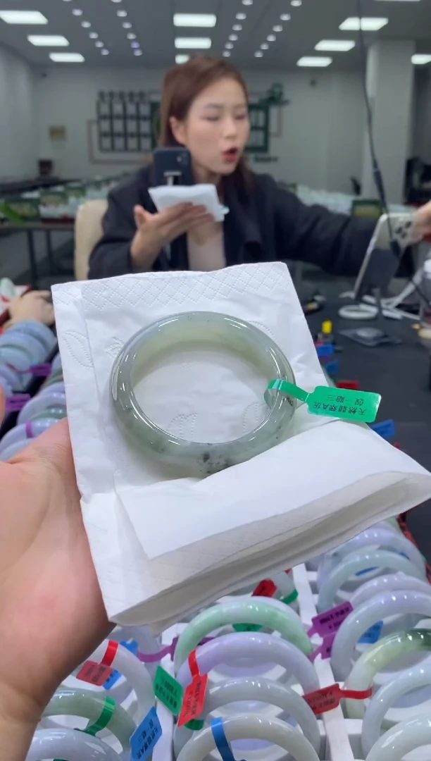 未镶嵌手镯翡翠多人00042448