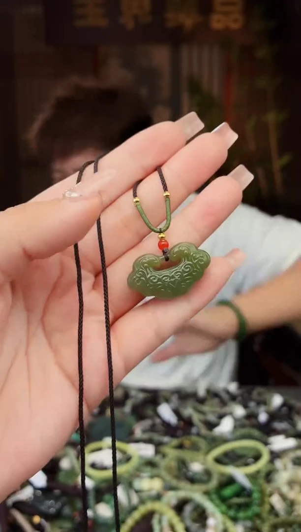 和田玉未镶嵌颈饰拍一发一