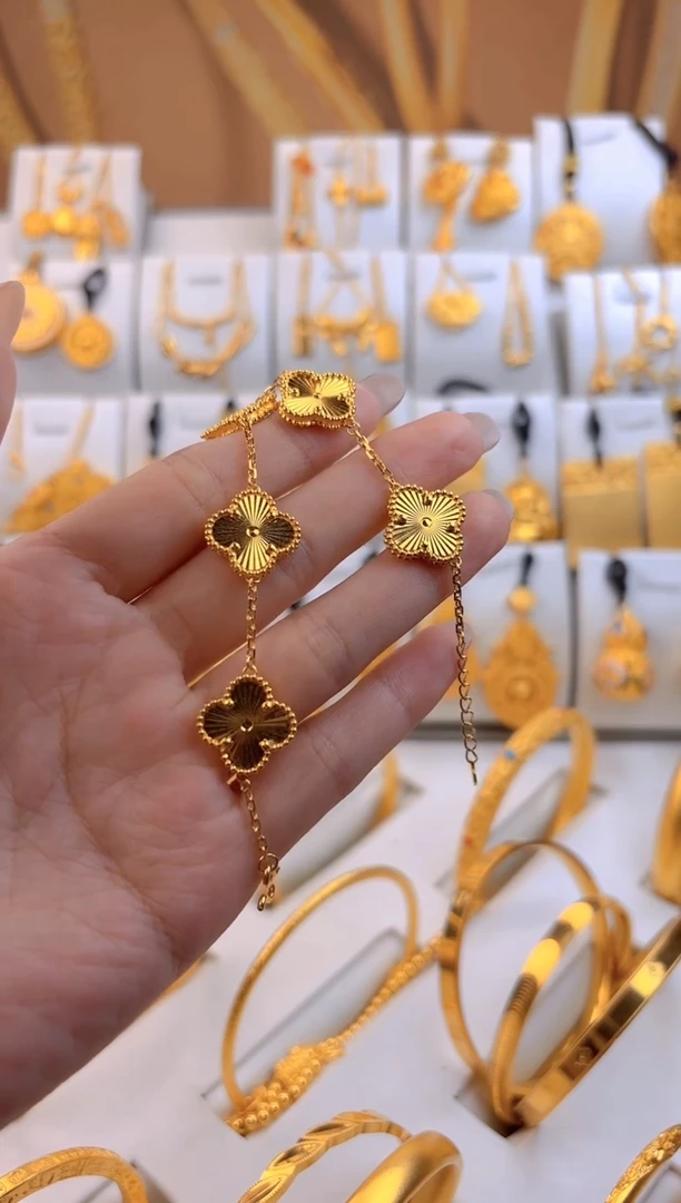 无足银经典四叶草手链   总重13克外1.6g