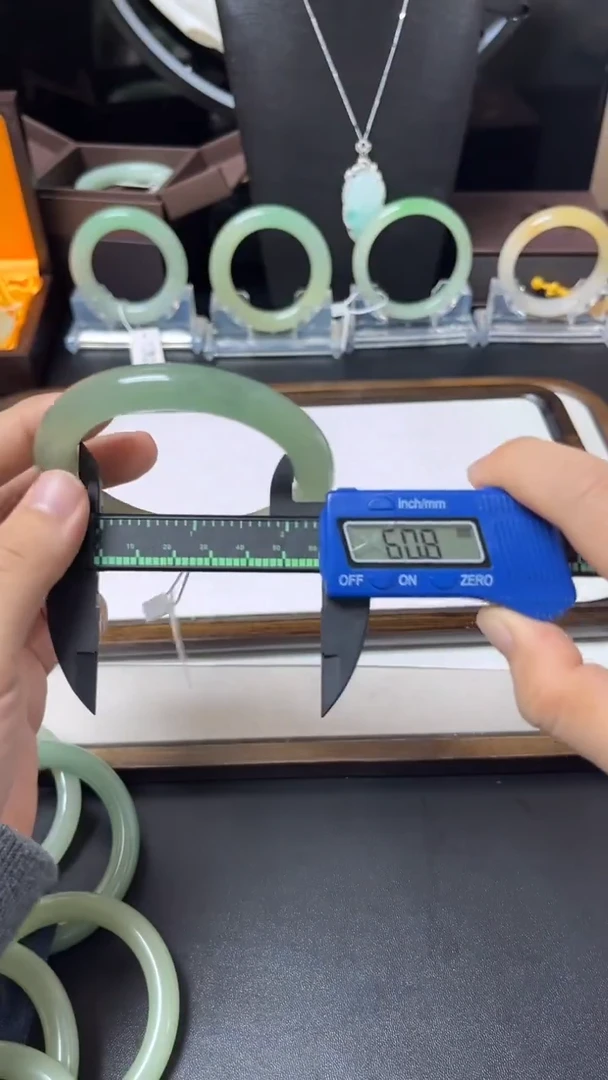 未镶嵌手镯石英质玉东陵玉 26