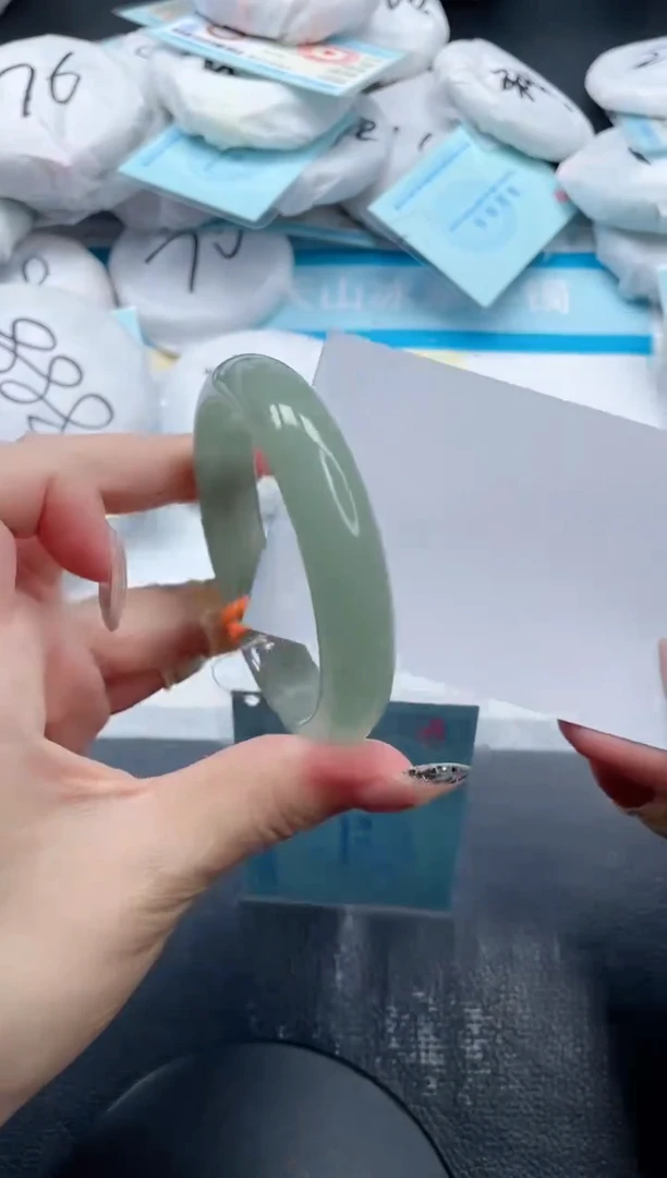 石英质玉手镯未镶嵌24V121-56