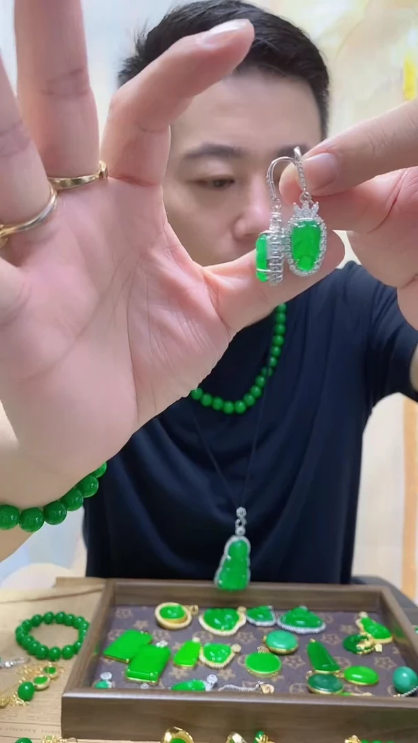 银S925镶嵌翡翠耳饰翡翠耳钩