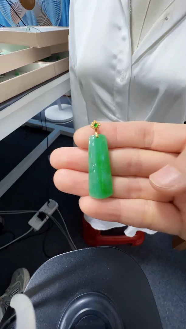 吊坠(不含链)18K金镶嵌翡翠2800