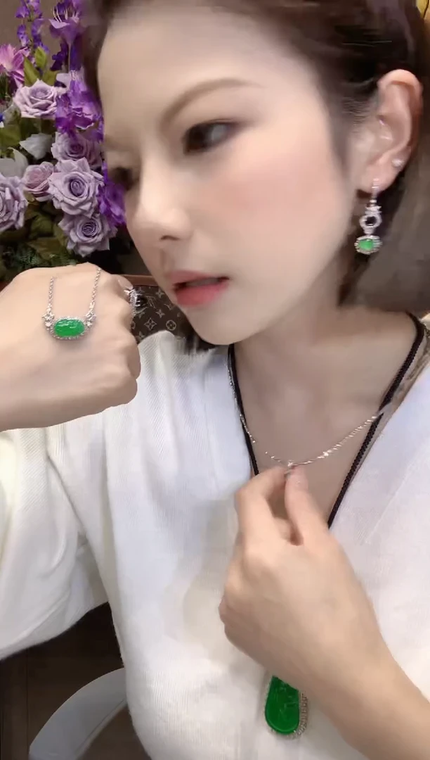 吊坠(不含链)18K金镶嵌翡翠A19翡翠