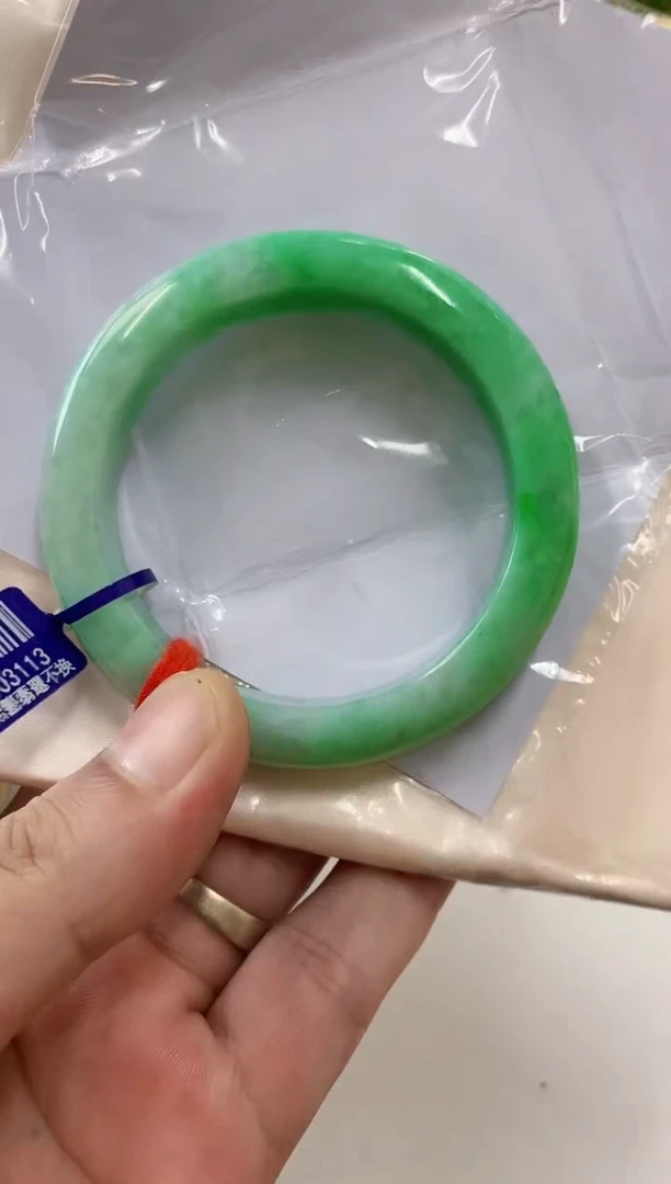 翡翠未镶嵌吊坠(不含链)缅甸翡翠手镯