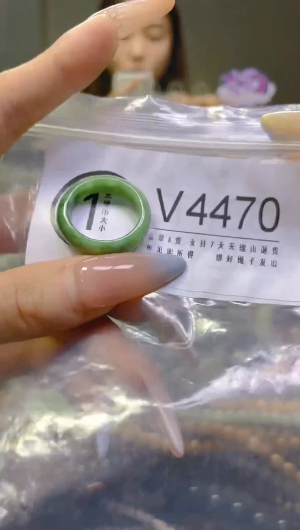 翡翠未镶嵌颈饰18.9MM/V/翡翠A货，一件也是批发价