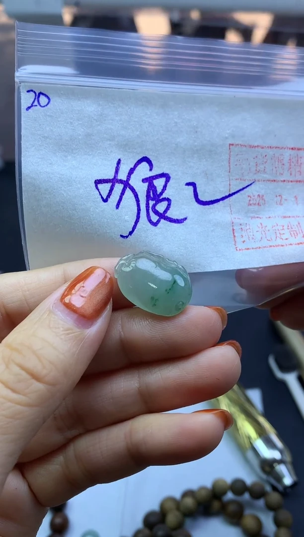 未镶嵌定制翡翠狼**下20挂件*4000元毛货需精抛光