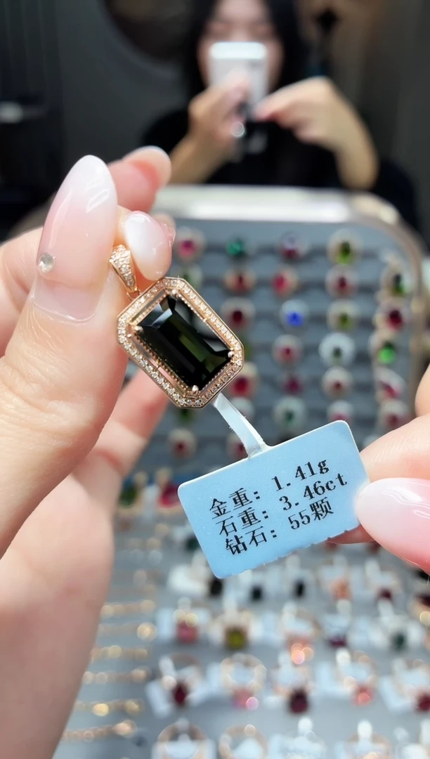 颈饰18K金镶嵌碧玺3.46ct