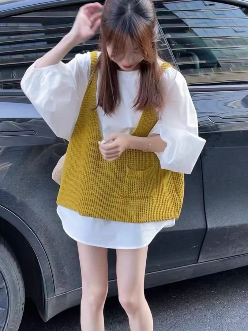 黄色V领叠穿针织马甲女早秋季新款宽松无袖上衣洋气减龄坎肩背心