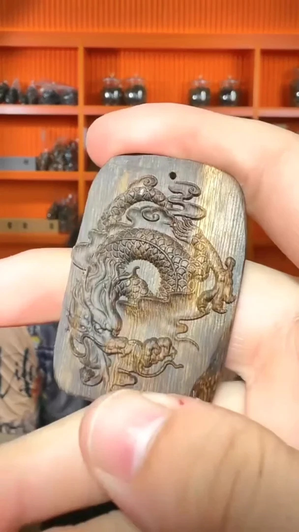 沉香吊坠319号白棋生肖龙多样性发一