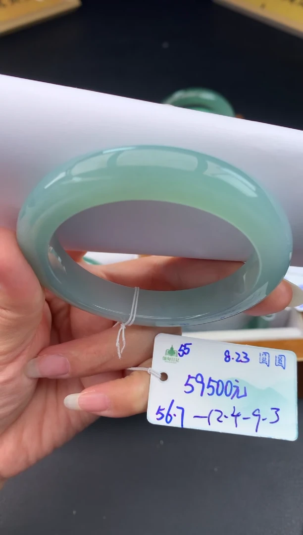 未镶嵌手镯（贵妃镯）翡翠自带#送人#，联系客服核对地址~