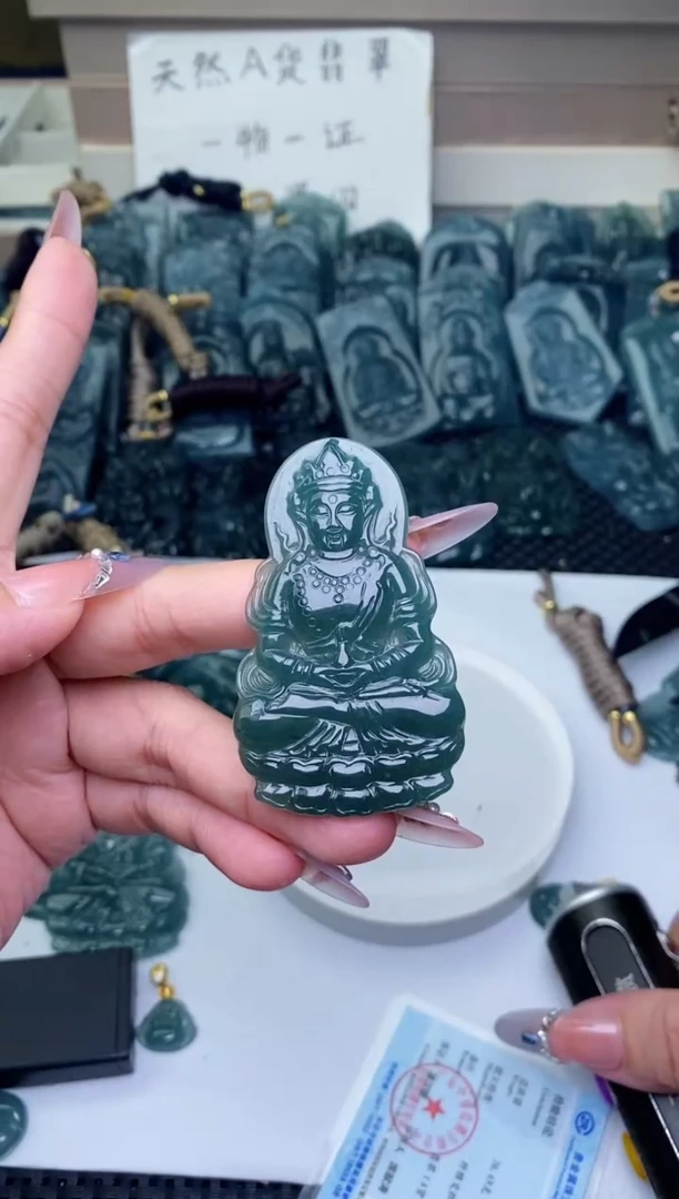 颈饰未镶嵌翡翠