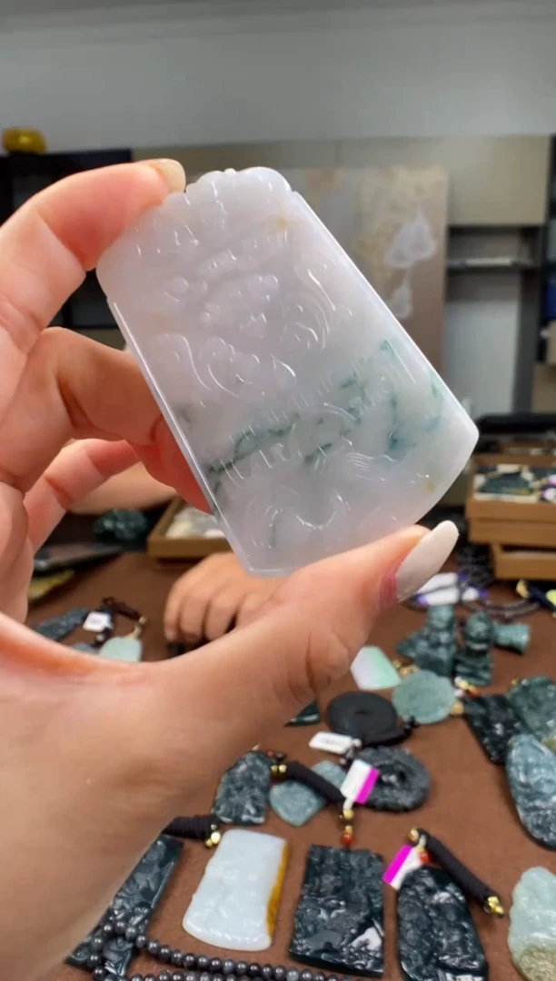 颈饰未镶嵌翡翠 多样性发其一
