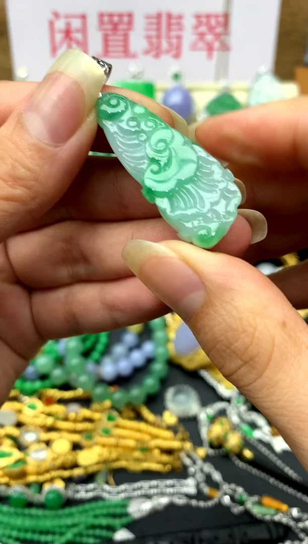 翡翠18K金镶嵌颈饰80-中国好珍宝