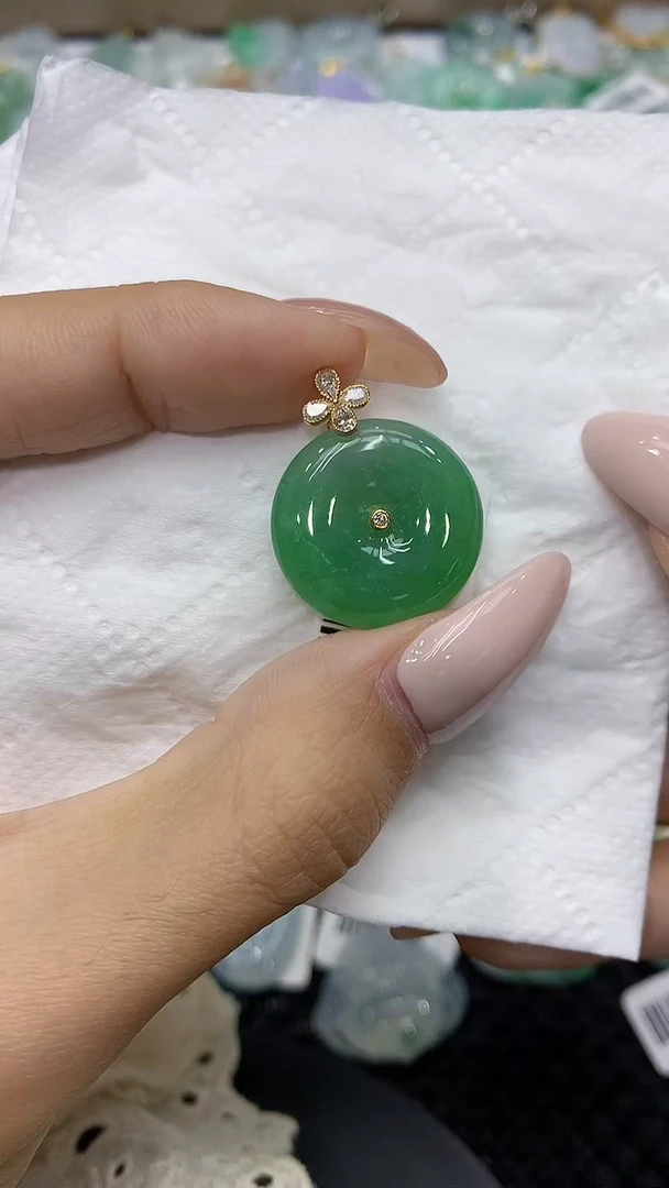 颈饰18K金镶嵌翡翠111111111111