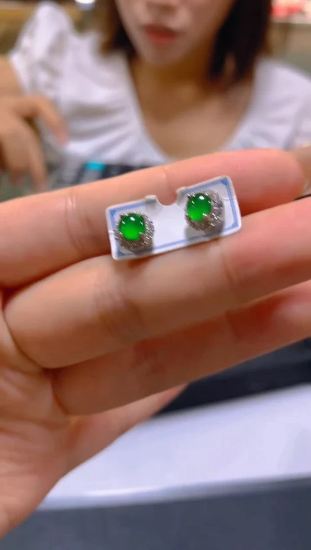 未镶嵌翡翠耳饰多样性发一