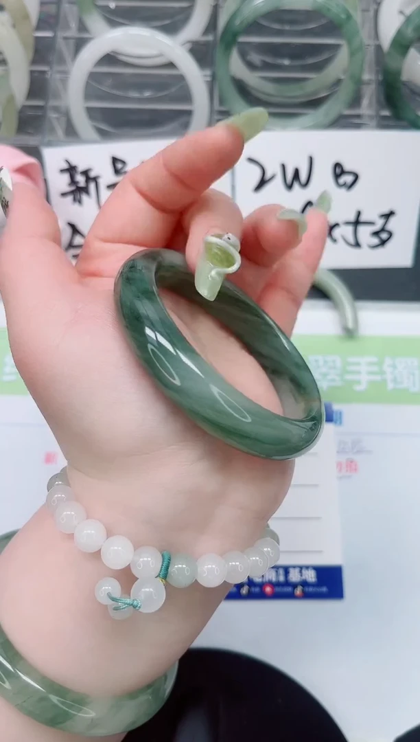 【闪购商品】石英质玉手镯未镶嵌a246