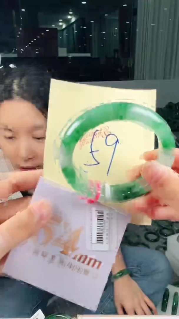 未镶嵌手镯石英质玉（非洲翠）有天然洒金亮片/矿点/棉线59