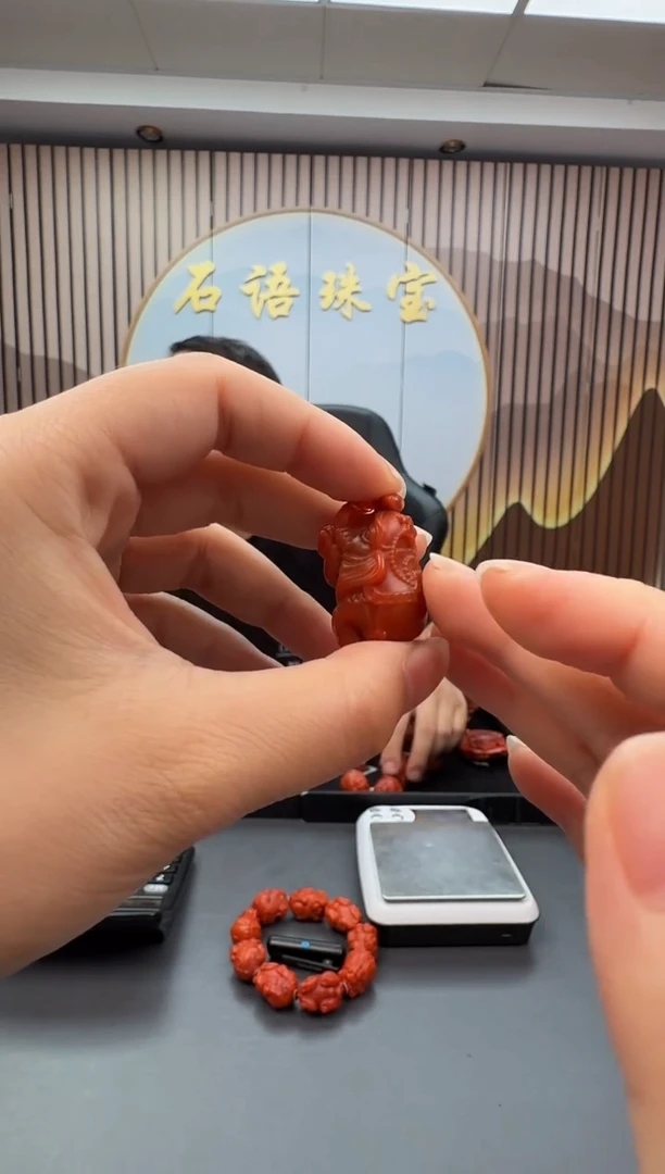 未镶嵌雕刻南红玛瑙068ZB0917产品一个