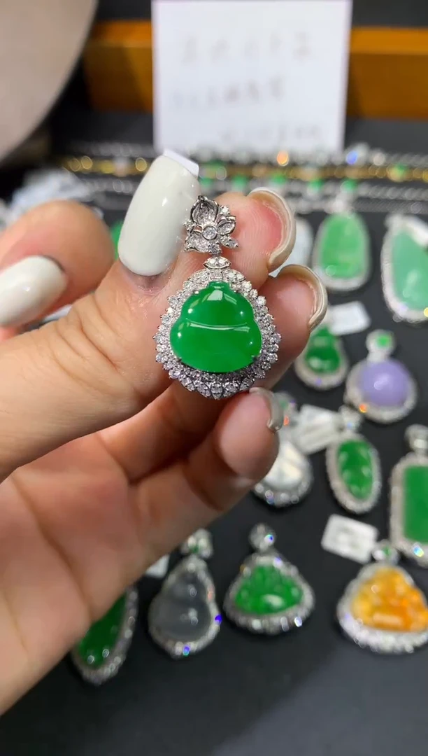 翡翠18K金镶嵌吊坠(不含链)吊坠