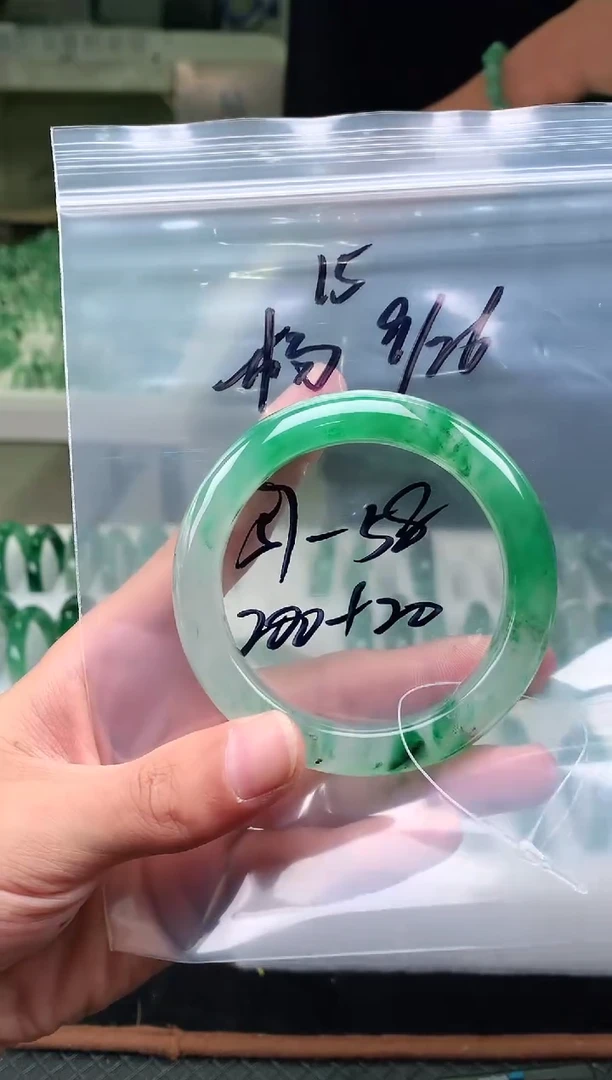 未镶嵌非洲翠手镯石英质玉非洲翠手镯57-58圈口15号