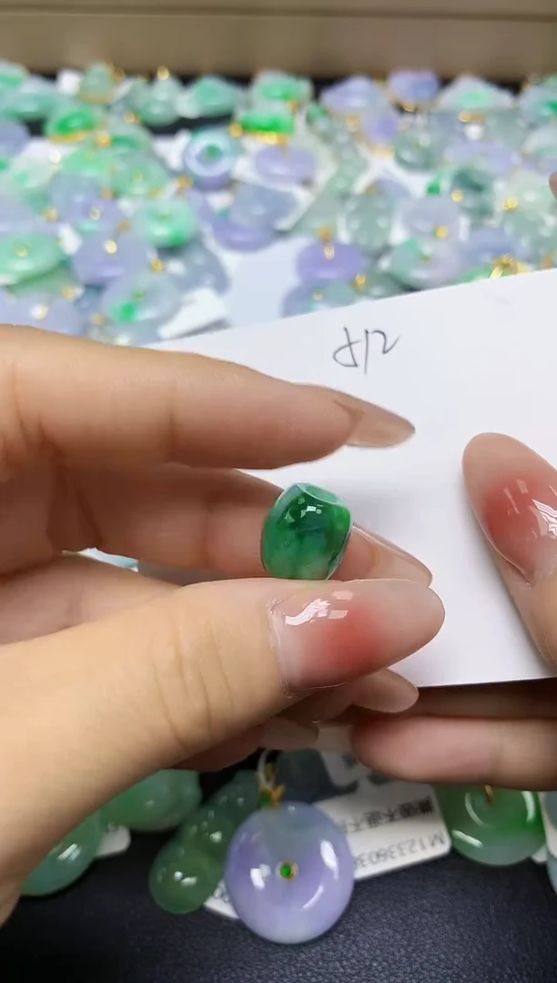 翡翠未镶嵌颈饰 天然缅甸翡翠A货