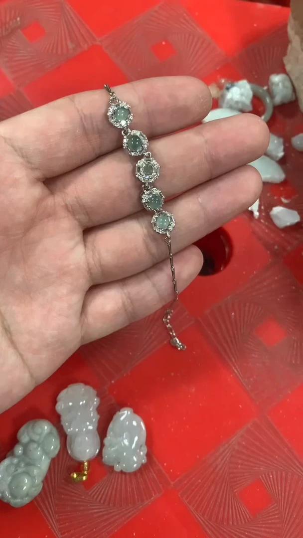 翡翠未镶嵌颈饰1111