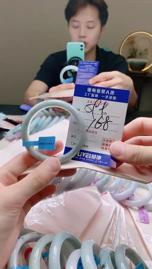翡翠手镯未镶嵌59+圈口